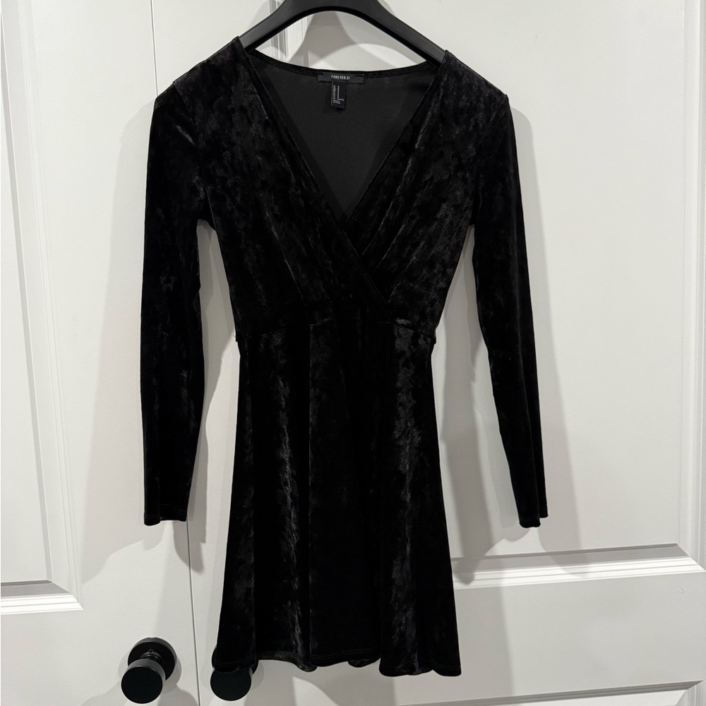 Forever 21 Black Velvet Long Sleeve Dress